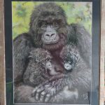 Pastel painted gorilla family / Familia de gorilas pintada a pastel